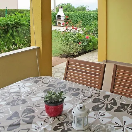 Haus Banko 408s شقة *
